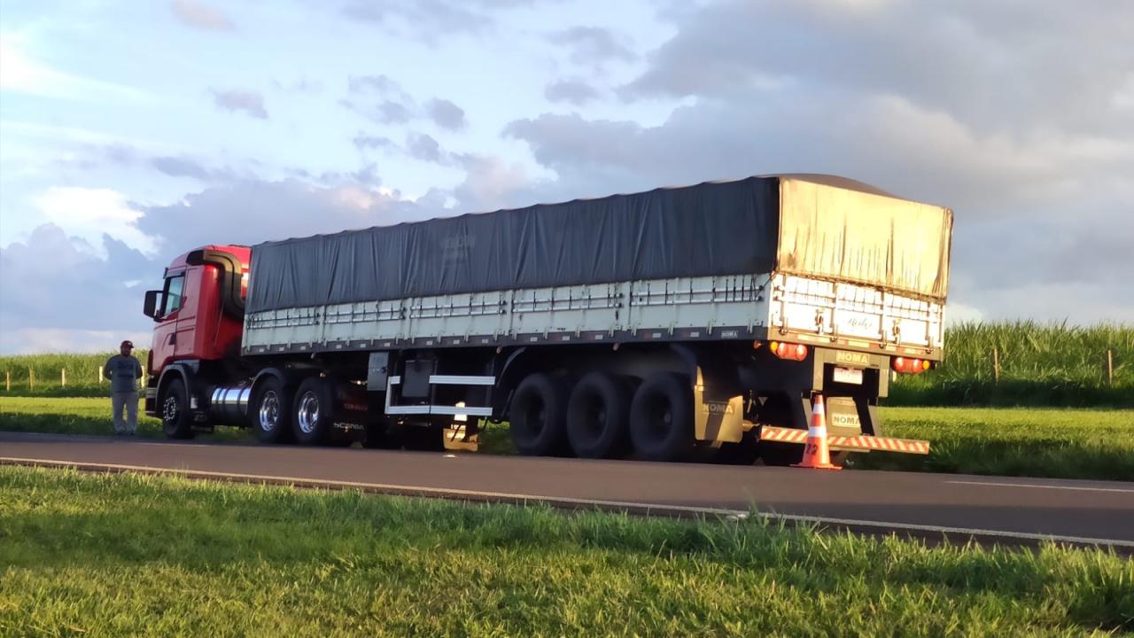 Foto 7 de 8 — Mulher cai de moto e morre atropelada por caminhão em Araraquara